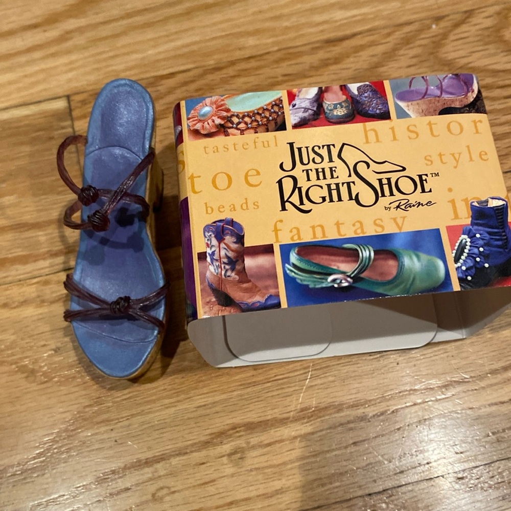 Just The Right Shoe Collectible Box